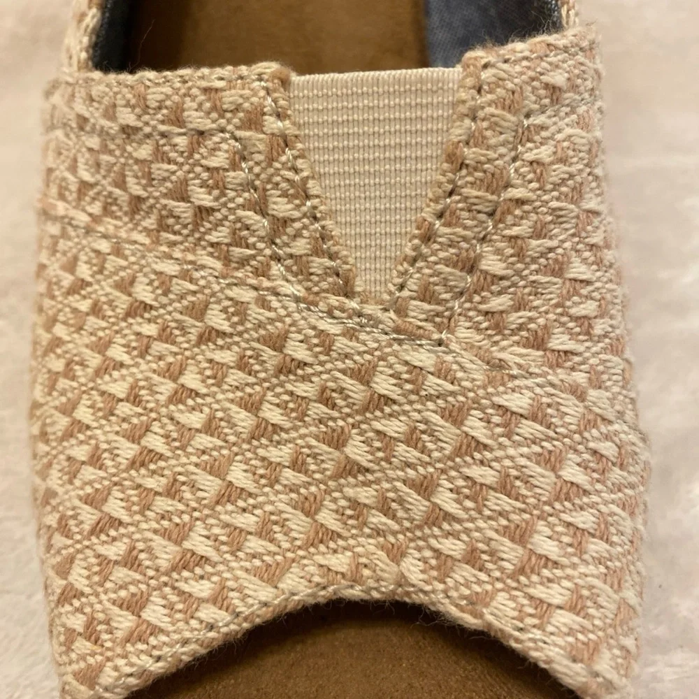 TOMS Women's  Beige Triangle Bow Cork Wedges